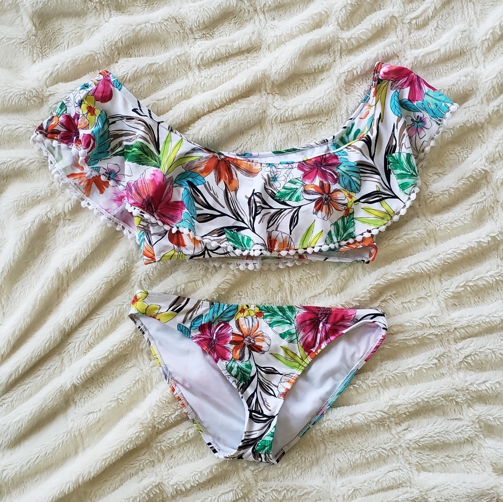 Womens size small with pads stylish brand swimsuit